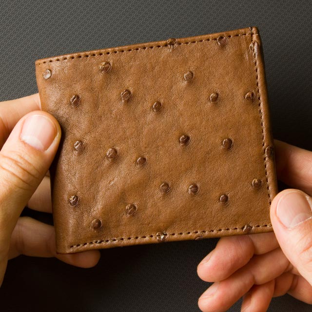 The Stuzzu men's bifold wallet in black